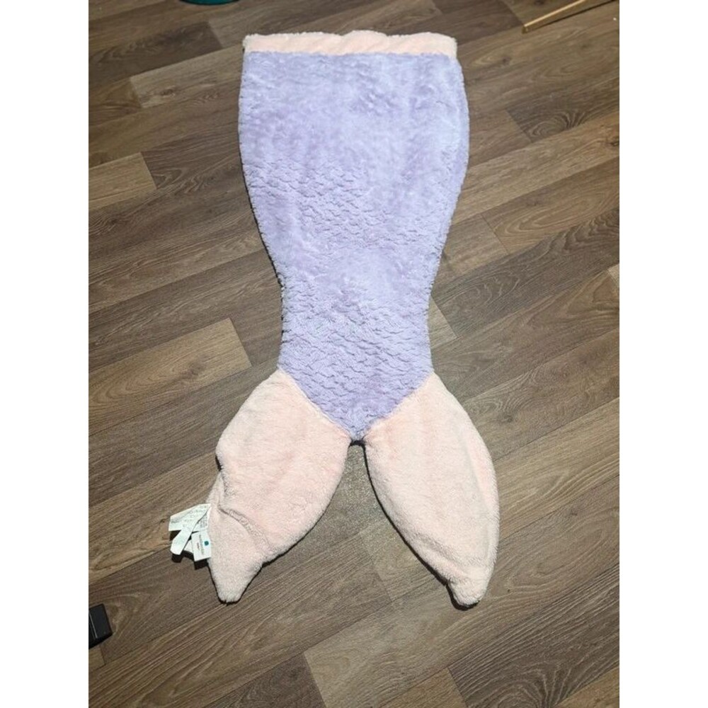 Plush Lavender & Pink Mermaid Tail Blanket - Picture 2 of 3